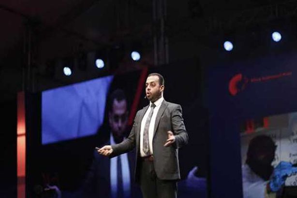 الدكتور عمر صقر