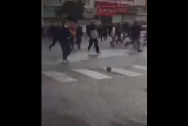 المتظاهرين