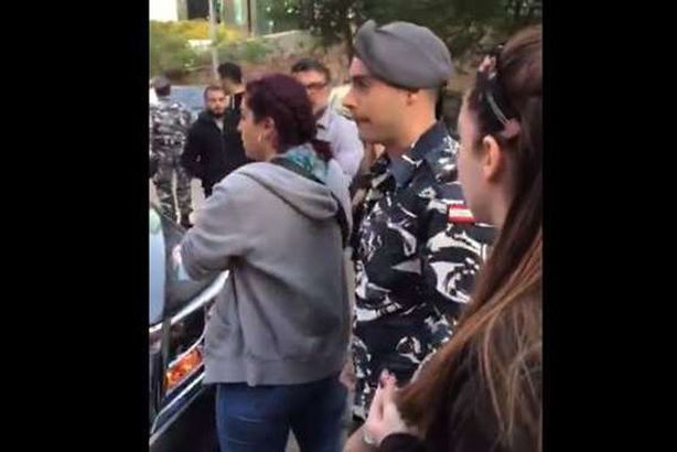 اعتقال المتظاهرة