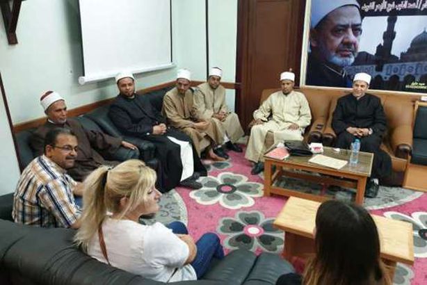 أثناء إشهار إسلامهما