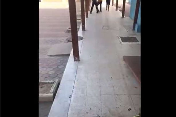 مشاجرة بين طالب ومعلمه