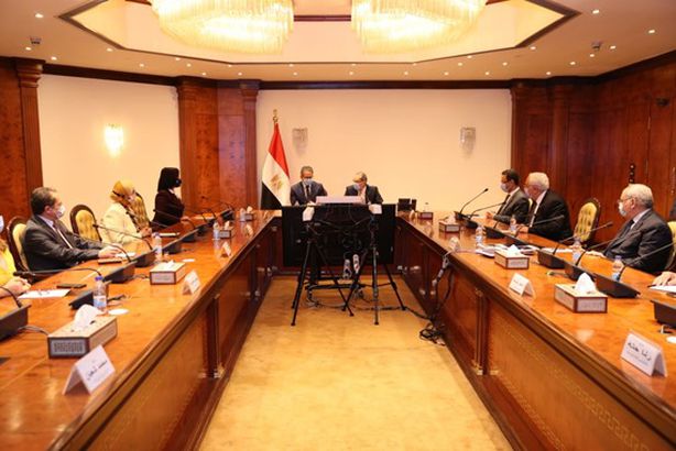 وزيرا السياحة والآثار والاتصالات