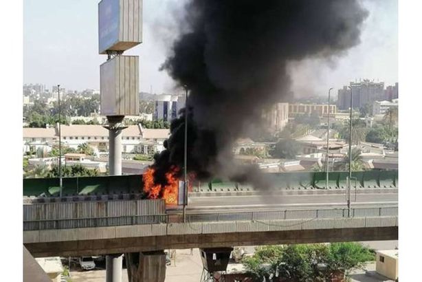 حريق سيارة أعلى كوبري أكتوبر