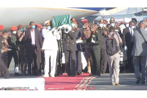 جثمان الصادق المهدي يصل إلي الخرطوم
