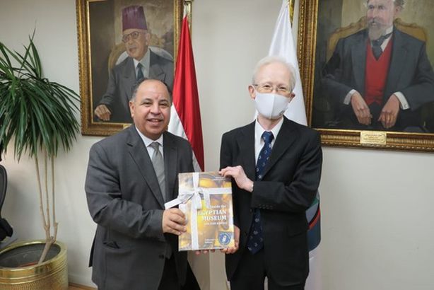 ويزر المالية و السفير الياباني