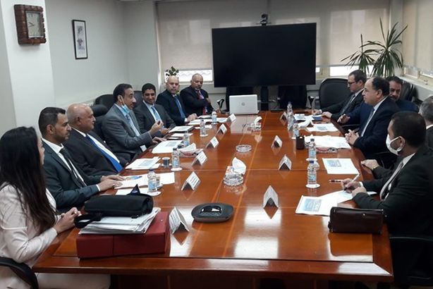 وزير المالية و السفير العماني