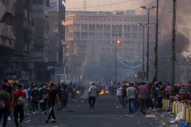 قوات الأمن تقتحم اعتصام البصرة 

