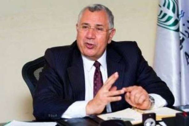 وزير الزراعة واستصلاح الأراضي السيد القصير