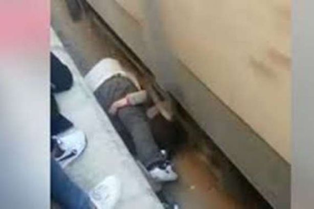 مفاجأة.. غرامة 50 جنيها لمنقذ ابنته من تحت عجلات القطار