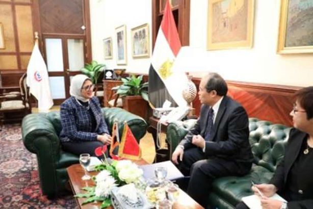وزيرة الصحة و رئيس البعثة الدبلوماسية بسفارة الصين