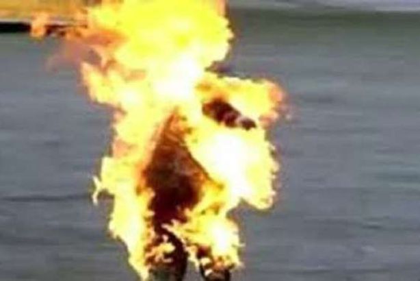 لبنانى يحرق نفسه