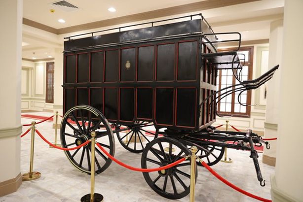 مركبة أثرية لنقل المواد البريدية