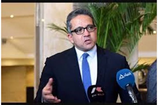 وزير  السياحة والآثار