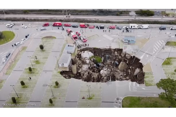 الحفرة العملاقة