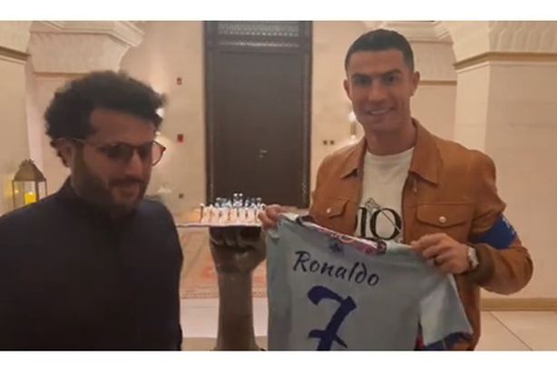 1673896543_شاهد-ما-فعله-تركي-آل-الشيخ-مع-كريستيانو-في-قصره