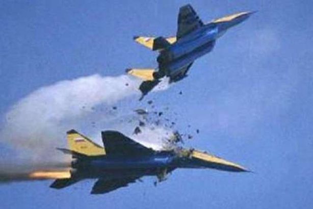 تصادم طائرتين