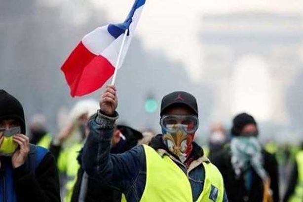 بـ "السترات الزرقاء".. مظاهرات جديدة في فرنسا