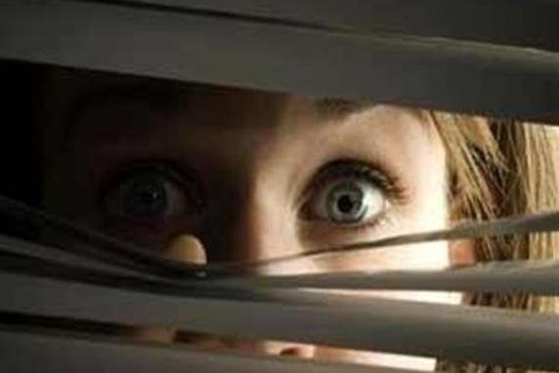 تقمصت شخصية أمريكى لمراقبة زوجة أخى!!!