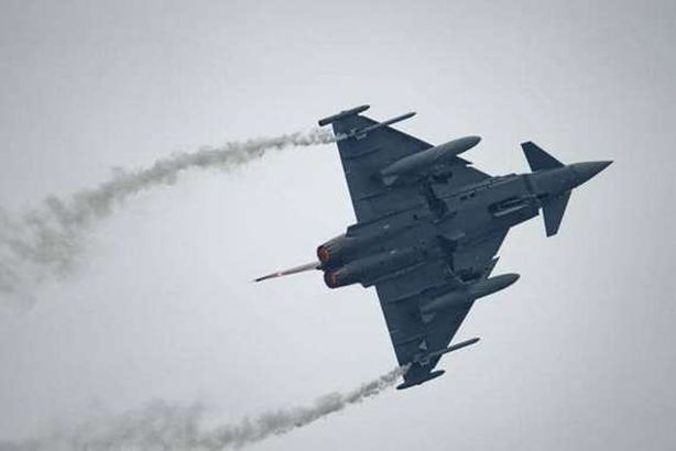 مقاتلة بريطانية من طراز تايفون

