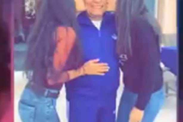 الفتاتان تقبلان الفنان عادل إمام