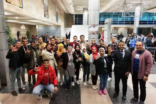 الشباب المشاركين في المنتدى