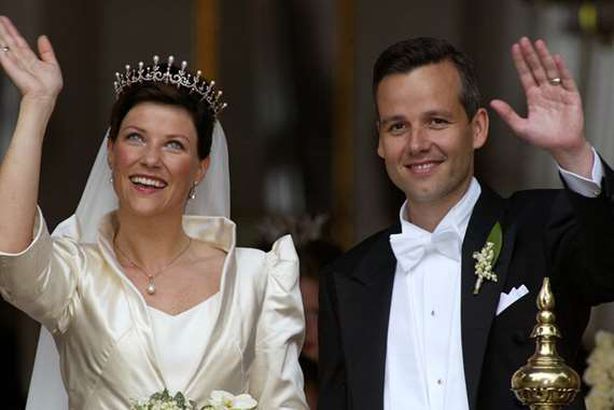 آري بن ومارثا لويز