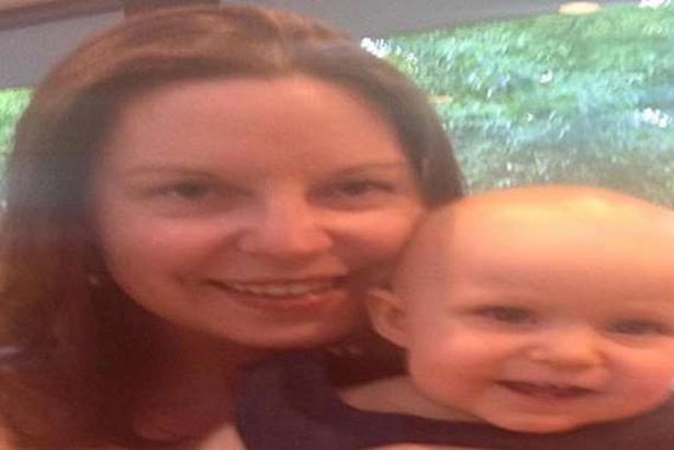 ام تلقي أبنائها من الدور التاسع

