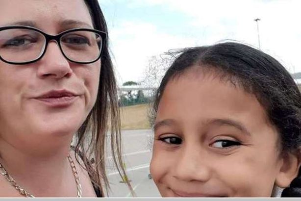 ابنة الـ 6سنوات تنقذ والدتها من الموت بعد إصابتها بسكتة دماغية