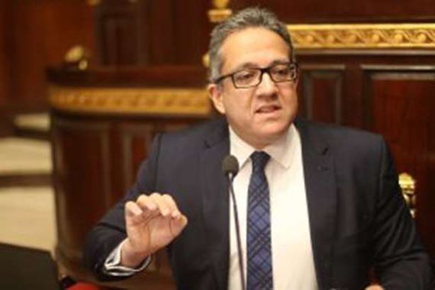 وزير السياحة والاثار
