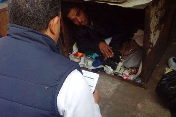 «ينام في صندوق».. التضامن تنقذ شابًا بلا مأوى بالتحرير