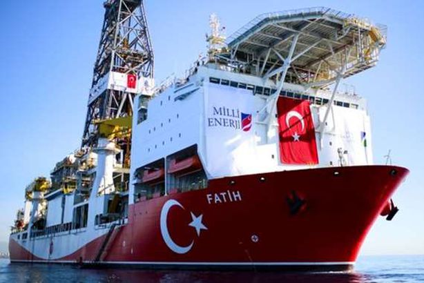 سفينة  تركية تنقب عن الغاز في البحر المتوسط