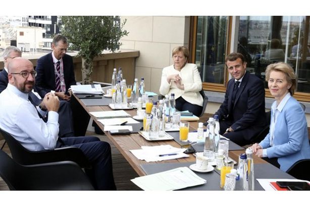 ماكرون مع زعماءأوربيين