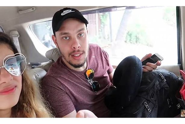 اليوتيوبر أحمد حسن و زوجته