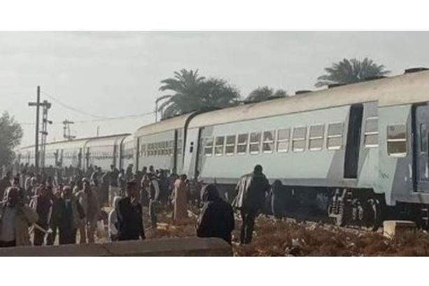 خروج قطار ركاب عن القضبان فى قنا دون إصابات