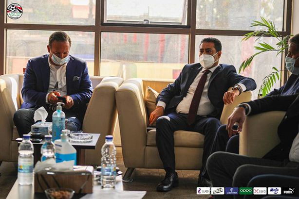 4929e932-3961-46d1-ba5d-66f27189d43e