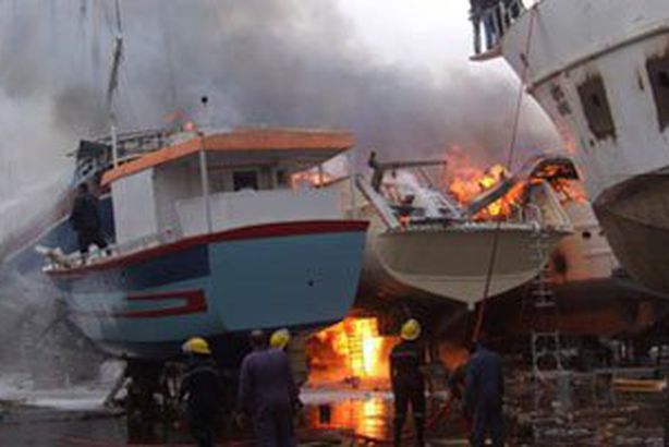 استقرار حالة الصيادين المصابين فى حريق مركب ميناء الأتكة