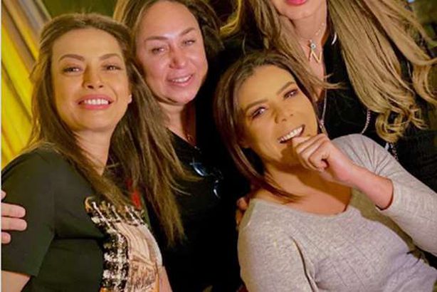 ناهد السباعي مع صديقاتها الفنانات