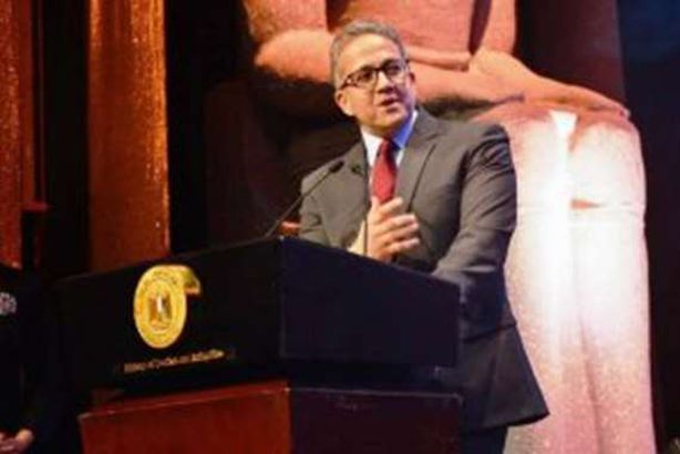 وزيرالسياحة والاثار
