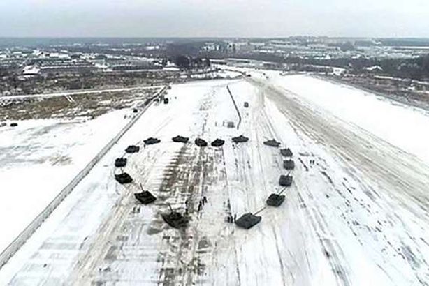 16 دبابة ليخطب فتاة