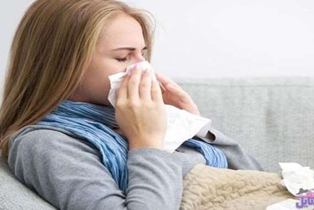 الفرق بين كورونا ونزلات البرد العادية

