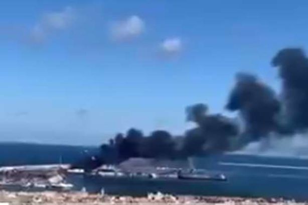 السفينة التي استهدفت في ميناء طرابلس