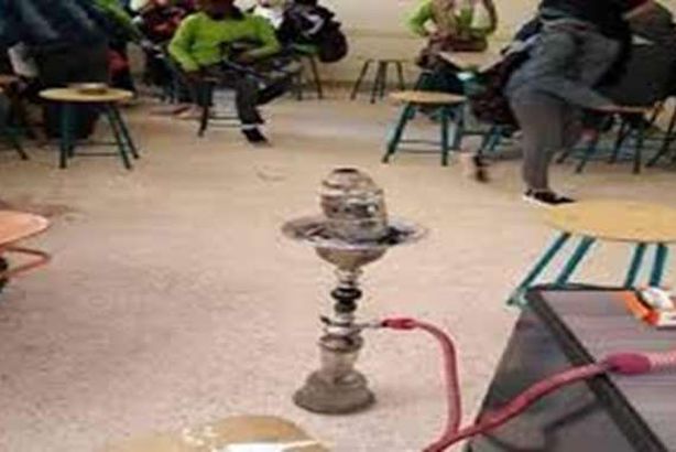 شيشة داخل مدرسة