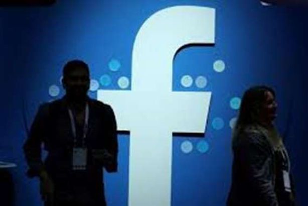 رئيس دولة يفضح النساء على مواقع التواصل