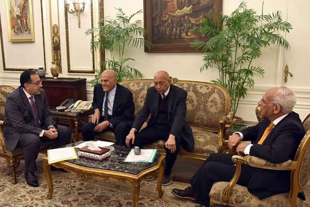 رئيس الوزراء ومجدي يعقوب