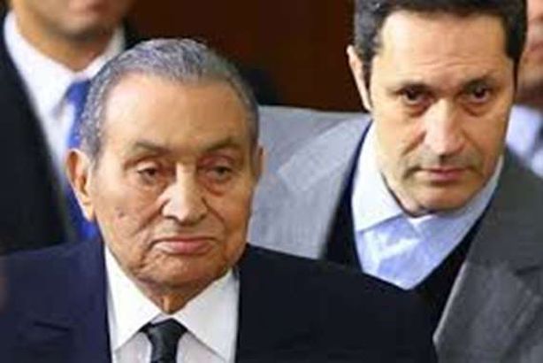 الرئيس الأسبق محمد حسني مبارك و نجله علاء مبارك