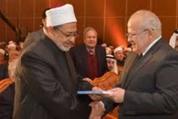 المناوي لمهاجمي شيخ الأزهر : تحركتم وفق رسائل وهمية