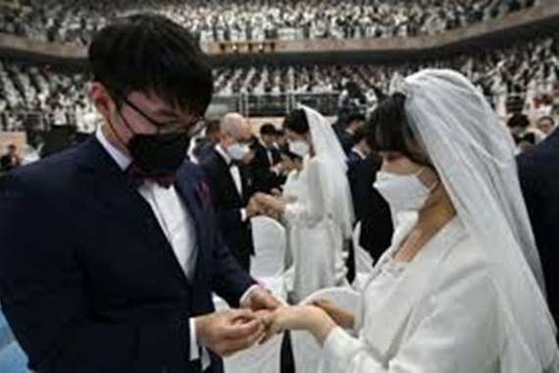 يتحدون كورونا.. 6 آلاف  عريس وعروسة في زفاف جماعي
