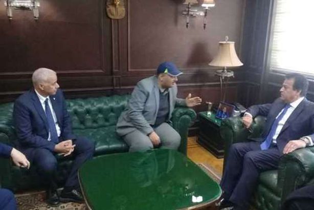 وزير التعليم العالي يزور المدرس المتعدى عليه