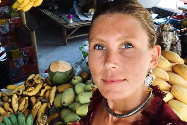 معلمة اليوجا ومدربة التغذية الاندونيسية" صوفيا باتريك"