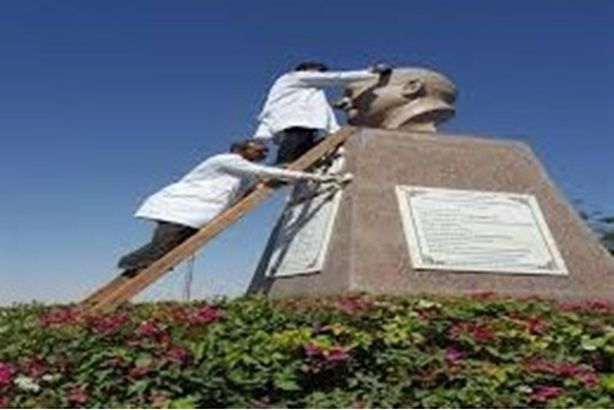 حملة  تنظيف وصيانة التماثيل بالميادين العامة